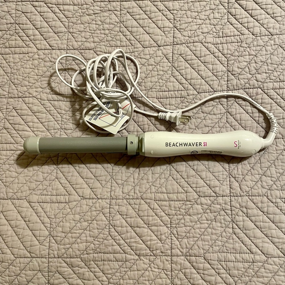 Beachwaver S1-Dual Voltage Rotating Curling Iron - like new!